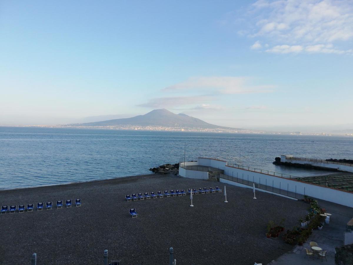 Le Suite Del Castello Castellammare di Stabia Bagian luar foto